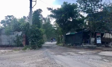 Dân khốn khổ vì đường 'bụi mù trời'