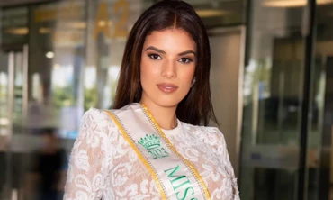 Dàn hoa hậu quốc tế đổ bộ sân bay Nội Bài