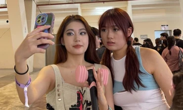 Đồng loạt xả hàng phụ kiện BlackPink ở sân Mỹ Đình