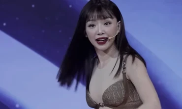 Madame Vịt là ca sĩ Khánh Linh, nhưng bị loại khỏi Ca sĩ mặt nạ