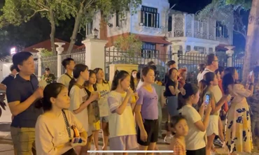 Fan Việt ùa về khách sạn đợi BlackPink sau đêm nhạc