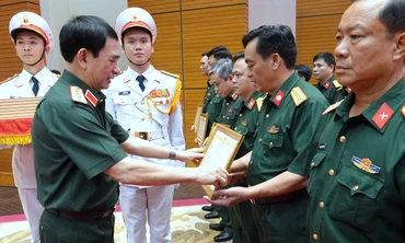 Quân ủy Trung ương - Bộ Quốc phòng vinh danh 172 điển hình thực hiện Chỉ thị số 05