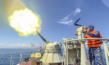 Tàu chiến Vùng 3 Hải quân kiểm tra bắn đạn thật trên không, trên biển