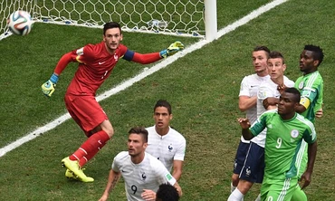 [VIDEO] Pháp-Nigeria: Bóng vào lưới nhưng không thành bàn