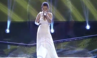 X Factor: Hà Thị My đi chân trần hát ca khúc 'Nuối tiếc'
