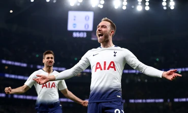 VIDEO: Eriksen lập siêu phẩm, Tottenham bỏ xa M.U