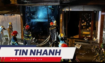 TIN NHANH: 5 người thoát nạn vụ cháy nhà lúc nửa đêm ở Hà Nội; Nguồn gốc khẩu súng mà 3 sỹ quan dùng bắn dê của dân