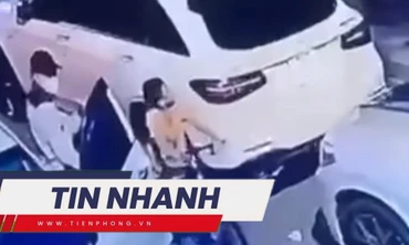 TIN NHANH: Nhân chứng kể kẻ bắt cóc ở Hà Nội đã rình nhiều ngày; Trường đại học đổ sập xuống dòng lũ