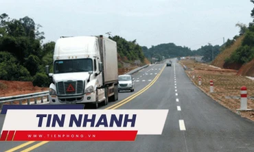 TIN NHANH: Từ ngày 1/1/2025, vạch kẻ đường màu trắng và màu vàng có ý nghĩa là gì?