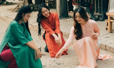 Hoa hậu Thanh Thủy, Lương Thùy Linh và Thiên Ân rủ nhau chơi ô ăn quan 