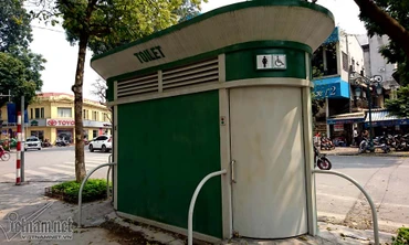 Tin nóng 24H: Nhà vệ sinh liên tục đóng, dân phá khóa làm bậy