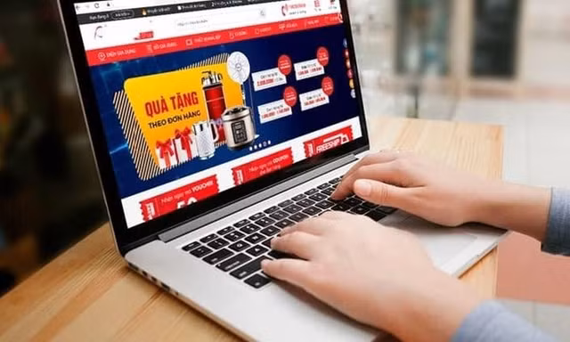 Nữ công nhân mất ngay 1 tháng lương vì ham làm 'nhiệm vụ kim cương'