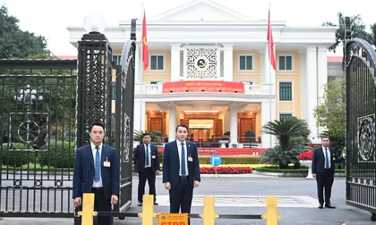 Hình ảnh bên ngoài Hội nghị lần thứ nhất Ban Chấp hành Trung ương Đảng khóa XIV