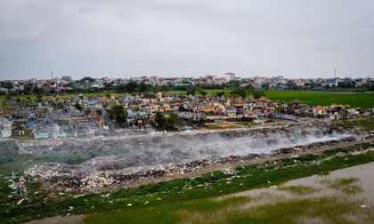 'Núi rác’ lộ thiên 20 năm ở Ninh Bình