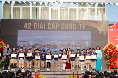 Trường tiểu học Đoàn Thị Điểm nhận Danh hiệu Anh hùng Lao động