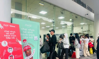 Sinh viên Đại học Phenikaa truyền cảm hứng cho chiến dịch 'Chai nhựa tái sinh, hành trình tiếp nối'