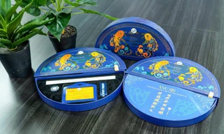 Giấy báo trúng tuyển được lấy cảm hứng từ hộp bánh Trung thu của Trường Khoa học Liên ngành và Nghệ thuật, ĐHQG Hà Nội 