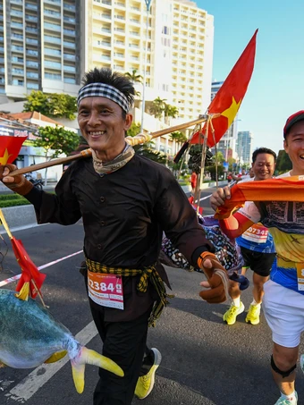 Vạn bước chân đón bình minh trên phố biển Nha Trang