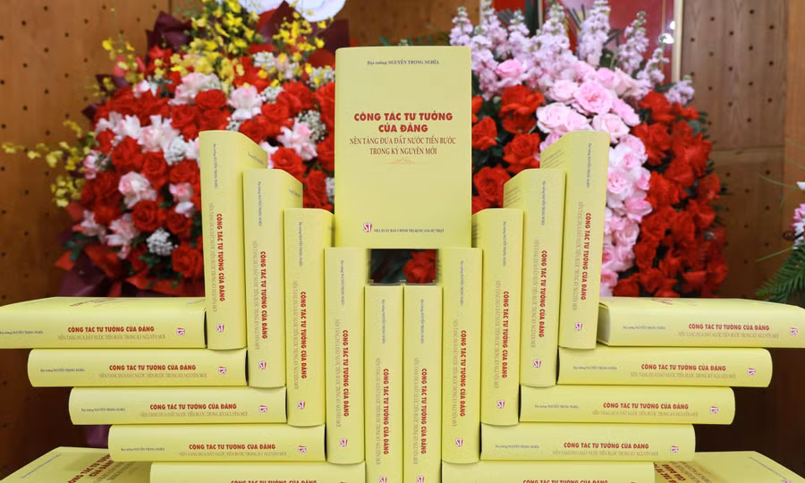 Cuốn sách “Công tác tư tưởng của Đảng - Nền tảng đưa đất nước tiến bước trong kỷ nguyên mới” của Đại tướng Nguyễn Trọng Nghĩa.