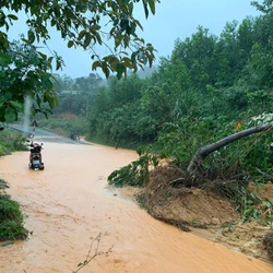 Quảng Trị di dời khẩn cấp nhiều hộ dân để ứng phó với mưa lũ 