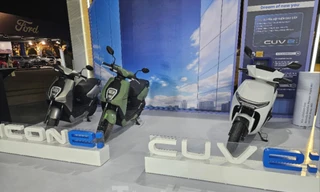  Không gian trưng bày của Honda chỉ có xe điện hóa, bao gồm bộ đôi xe máy điện ICON e: và CUV e:.