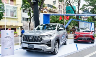 Lịch hẹn cuối tuần: Lái thử Toyota và nhận quà chất tại phố đi bộ Hồ Gươm