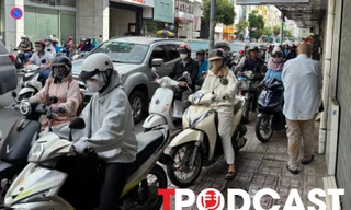 Đi xe máy trên vỉa hè bị xử phạt thế nào?