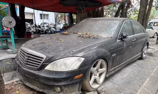 Chiếc Mercedes S63 bị ‘bỏ rơi’ 10 năm trên vỉa hè Hà Nội có giá bao nhiêu?