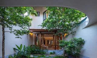 Nhà mái ngói lưu giữ “nếp nhà xưa” trong phố ở Nghệ An 