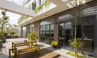 Ngôi nhà 250m2 đón trọn nắng sớm hướng Đông