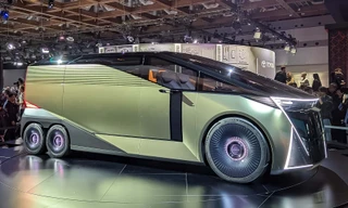 Khám phá mẫu xe 6 bánh độc đáo của Lexus