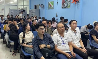 Hình ảnh làm việc đến nửa đêm chưa từng có ở TPHCM