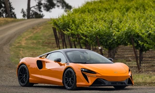 Siêu xe hybrid được giảm giá tại Việt Nam nhờ ưu đãi thuế mới