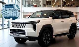 Toyota Fortuner đời mới lần đầu lộ diện trên phố