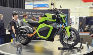 Xuất hiện xe máy điện đi được 600 km mỗi lần sạc