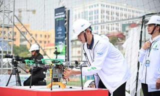 'Nóng lên từng phút' với cuộc thi sáng tạo thiết bị bay không người lái