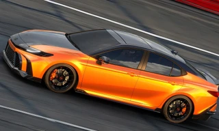 Toyota hé lộ Camry phiên bản đường đua