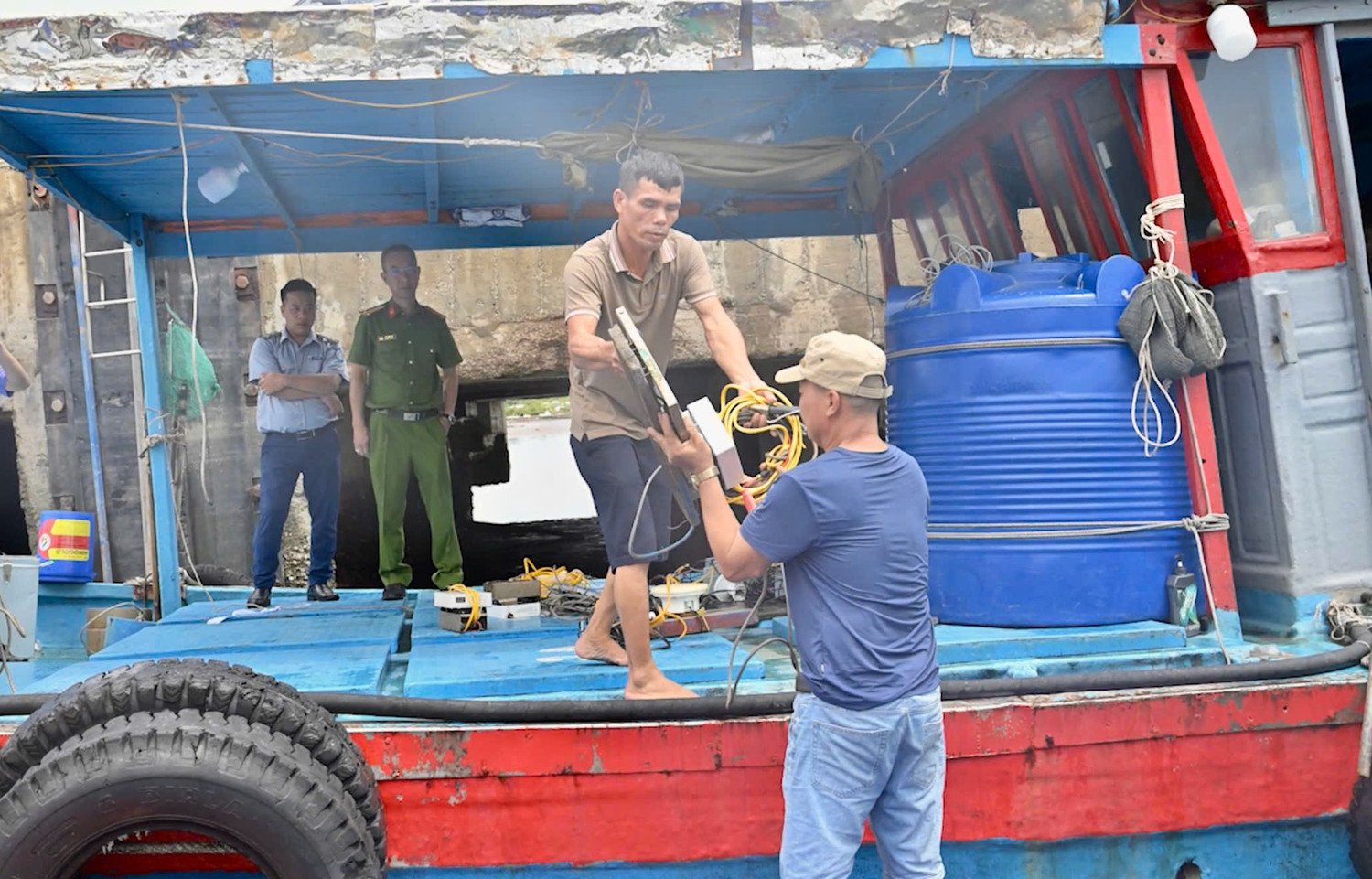 Khởi tố vụ án 13 tàu cá tháo thiết bị VMS để khai thác trái phép trong vùng cấm