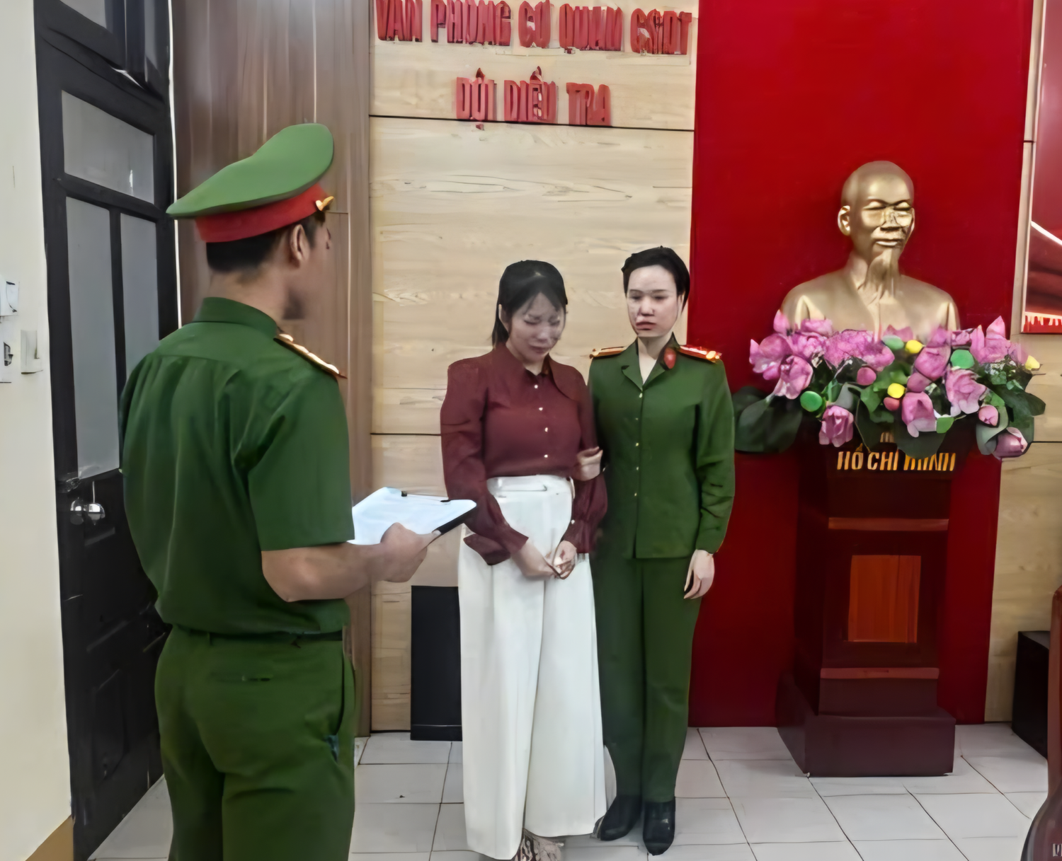 Nguyên phó giám đốc phòng giao dịch lừa đảo gần 1 tỷ đồng