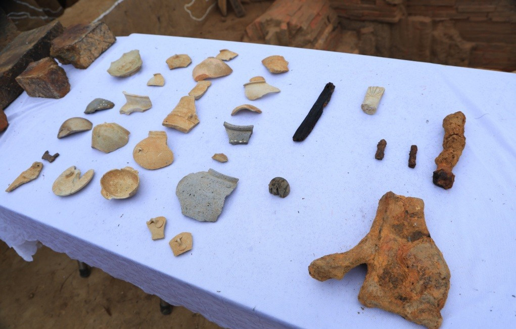 C&aacute;c hiện vật gốm men được khai quật