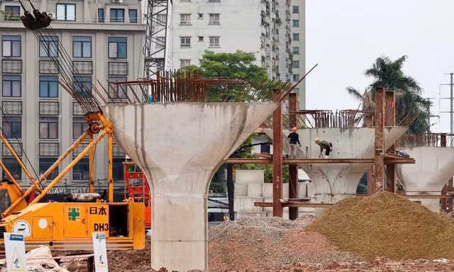 Những trụ cầu vượt đầu tiên tại nút giao gần 786 tỷ đồng ở Hà Nội