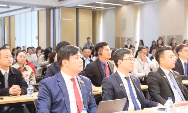 Anh Nguyễn Thái An, Phó Trưởng ban Công tác Đoàn, (ngoài cùng, bên trái) và các đại biểu tham gia hội nghịẢnh: Lưu Trinh 