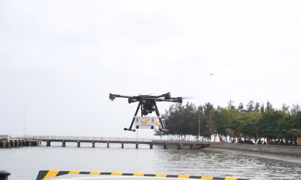 Thiết bị bay không người lái được sử dụng để giao hàng trên tuyến vận chuyển kết nối xã Cần Giờ và phường Vũng Tàu, TPHCM​ 