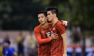 VIDEO: Tiến Linh rút ngắn cách biệt cho U22 Việt Nam