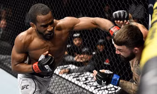 Geoff Neal ra đòn hạ gục Mike Perry.