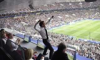 Tổng thống Pháp ăn mừng phấn khích khi đội nhà vô địch World Cup