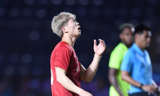 Công Phượng dứt điểm hỏng penalty khiến Việt Nam thua trận đáng tiếc.