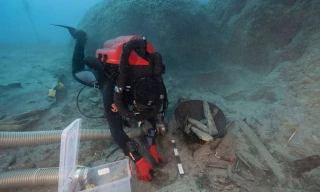 Tàu bị chìm vào năm 1802 với các tác phẩm điêu khắc có giá trị từ đền Parthenon ở Athens.