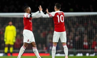 Lacazette tỏa sáng, Arsenal nối dài mạch trận bất bại