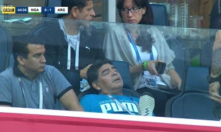 Maradona đã uống rượu trước khi xem trận đấu giữa Argentina và Nigeria.
